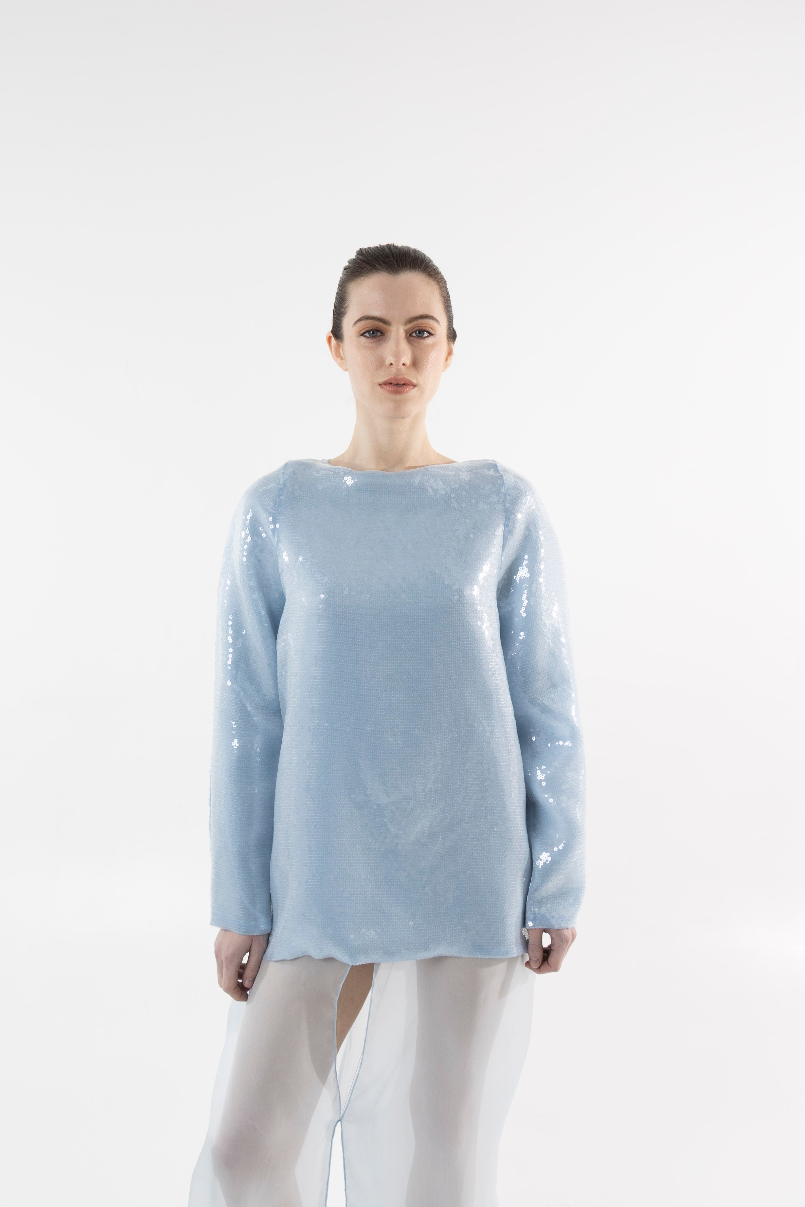 Robe longue bleue en soie à paillettes