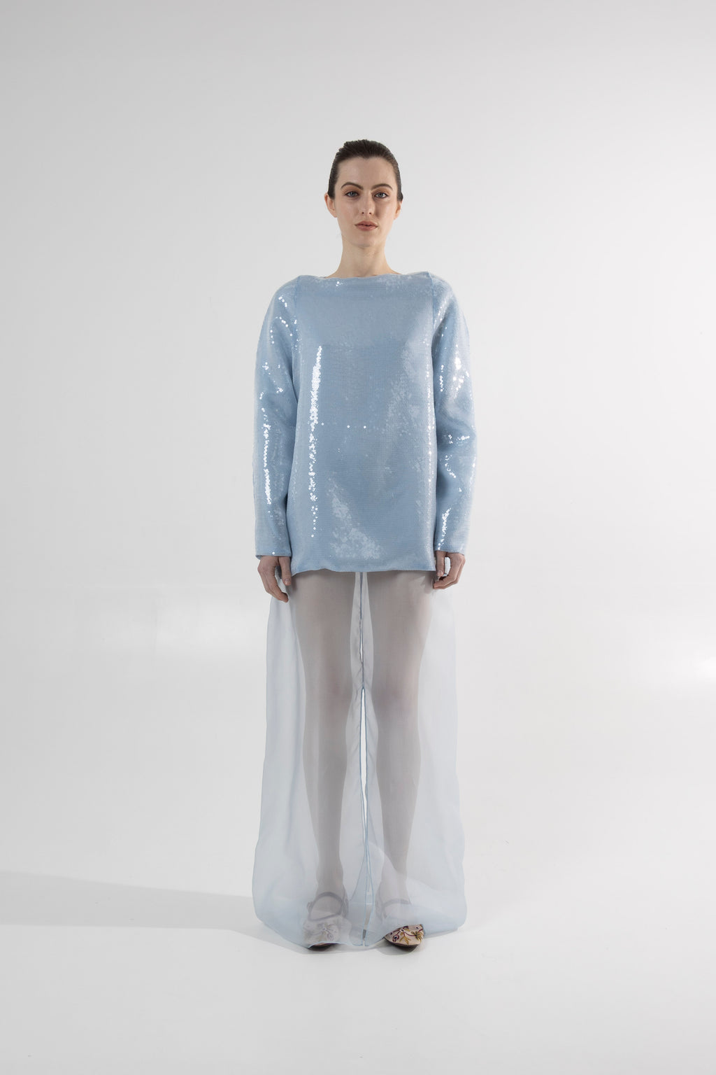 Robe longue bleue en soie à paillettes