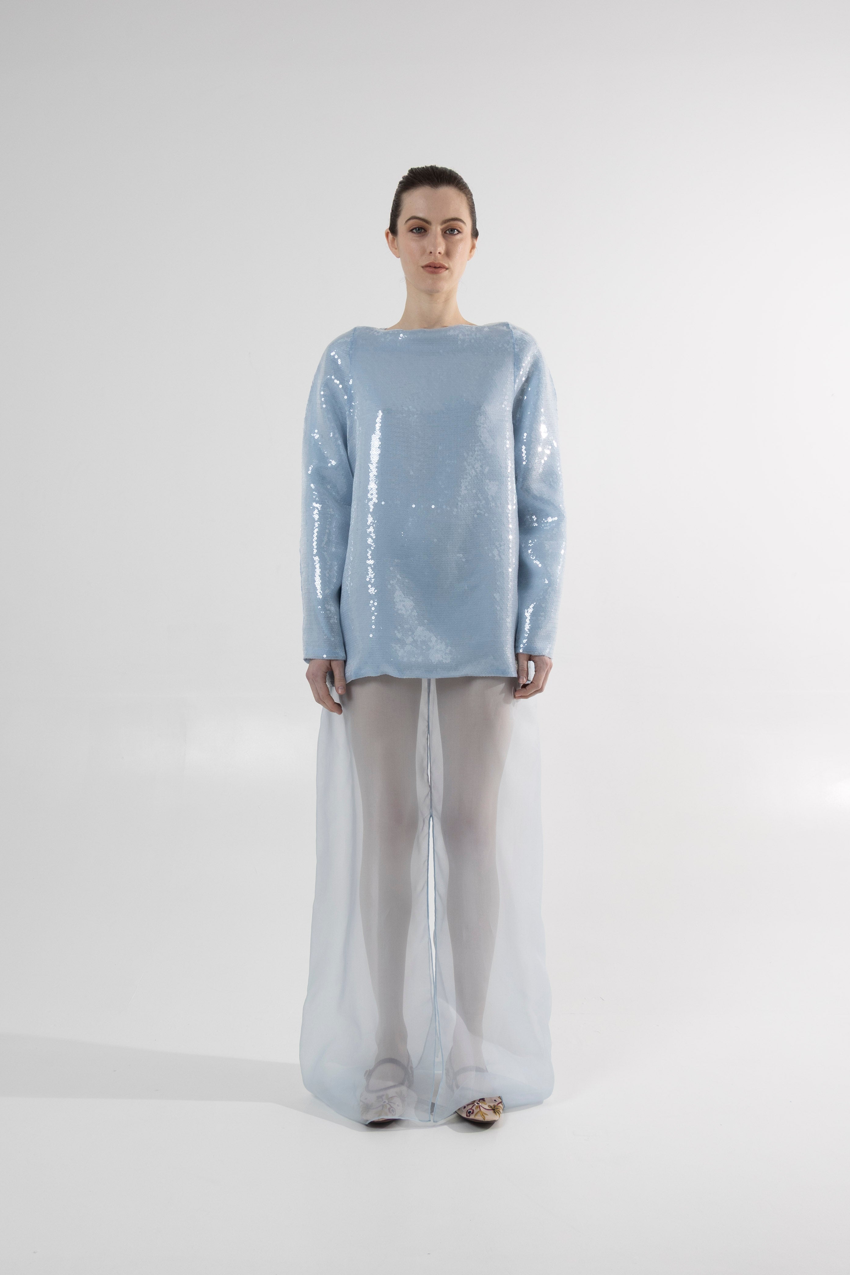 Robe longue bleue en soie à paillettes