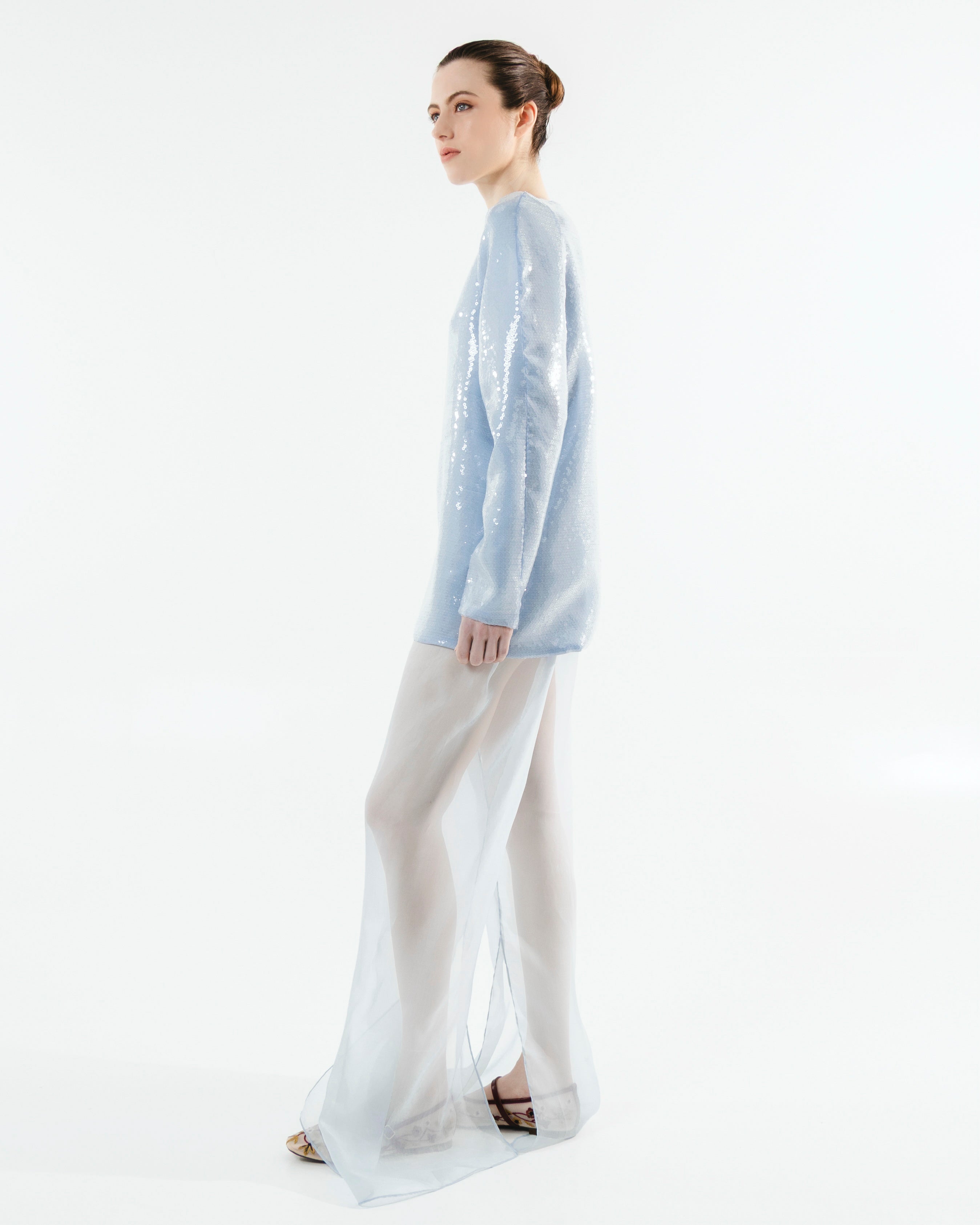 Robe longue en soie bleue à paillettes