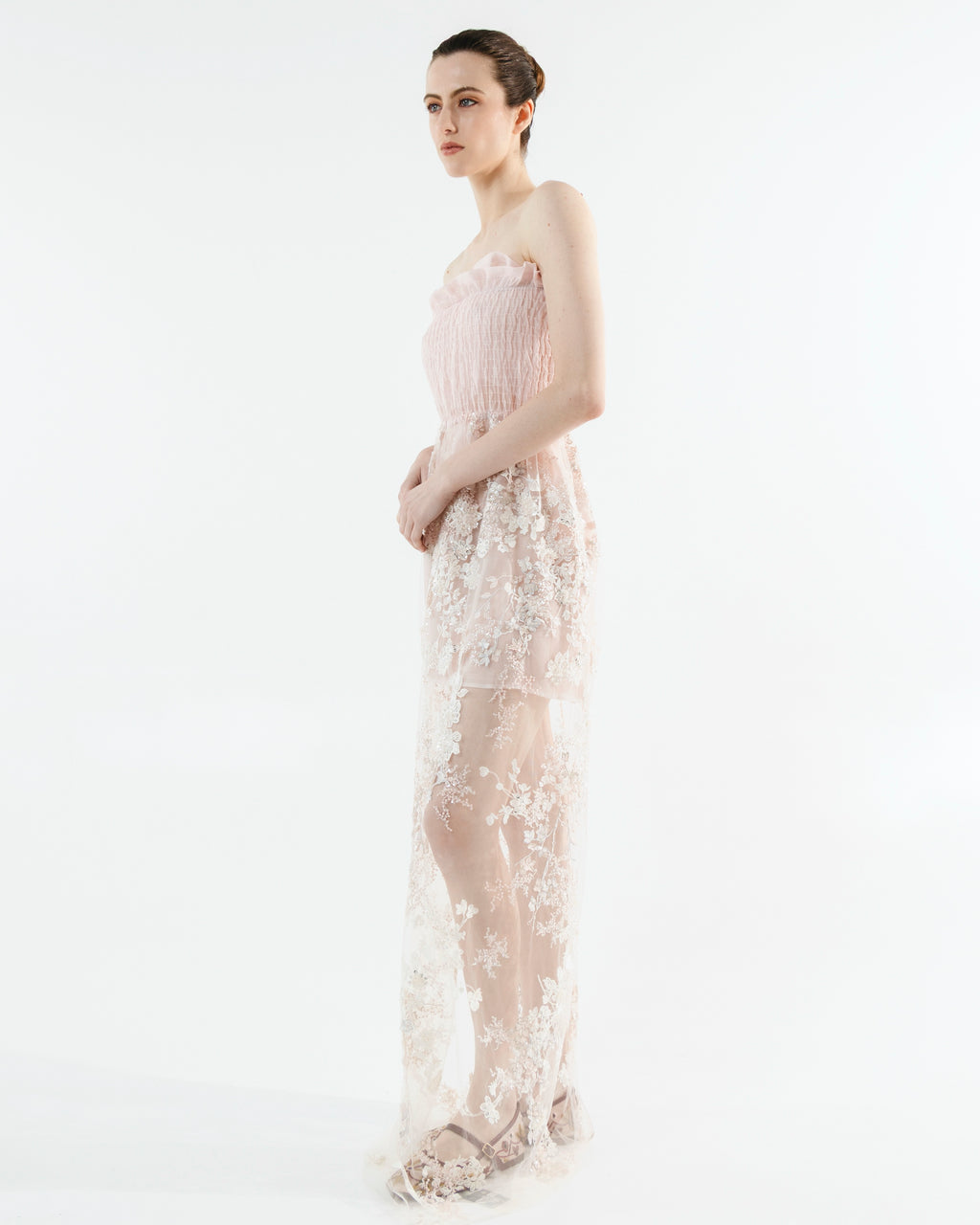 Robe Rose en dentelle avec tulle brodé - Précommande