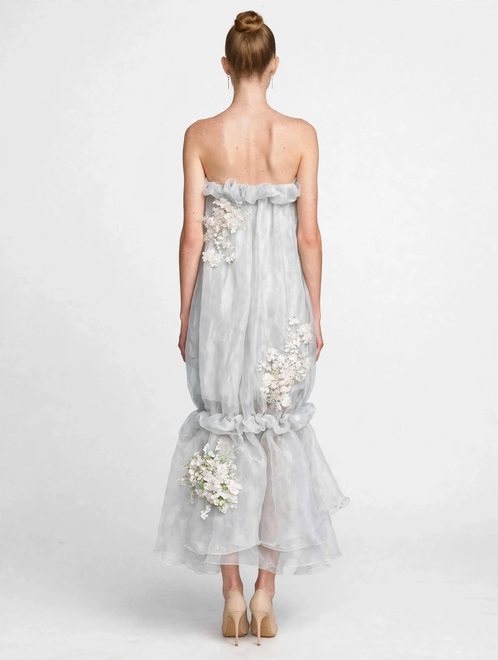 Robe en dentelle et organza à tulle brodé