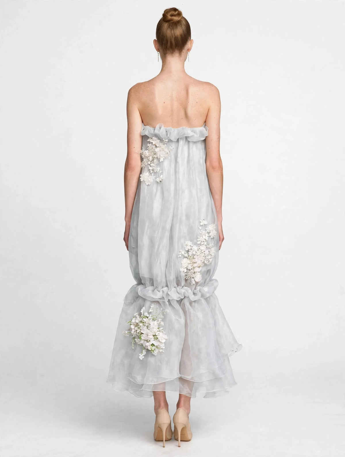 Robe en dentelle et organza à tulle brodé